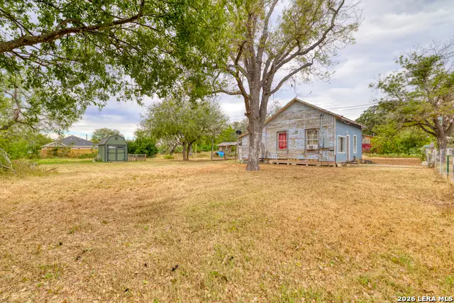 817/819 W Cargile, Uvalde, TX 78801 - #3