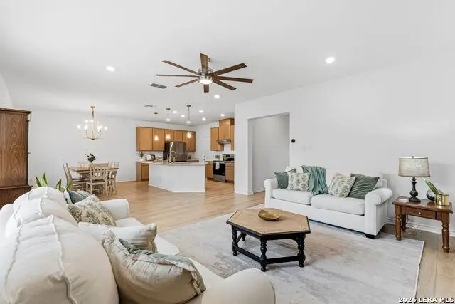 106 E Low Cascade Dr, Boerne, TX 78006 - #1