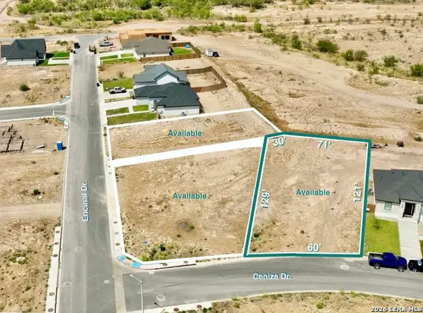 807 Ceniza Dr, Eagle Pass, TX 78852