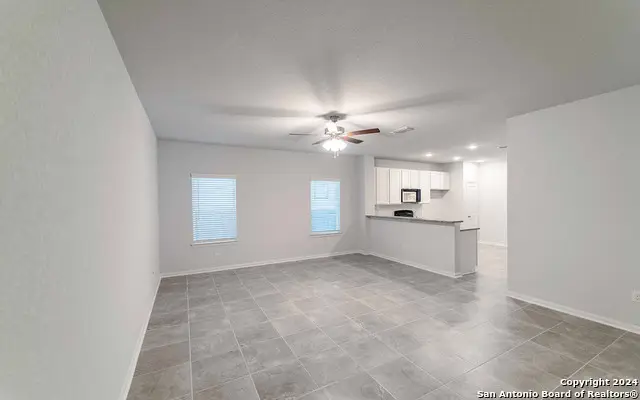 305 Jean St, Seguin, TX 78155 - #2