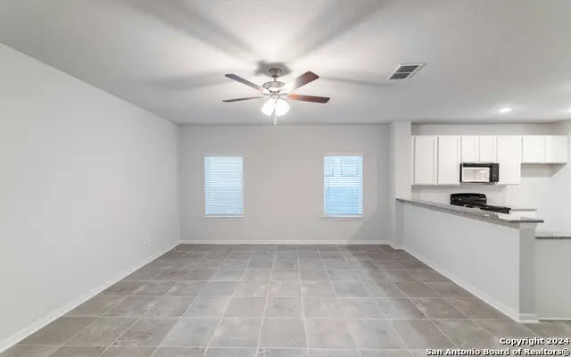 305 Jean St, Seguin, TX 78155 - #3