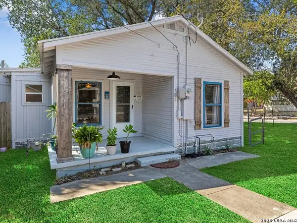 705 E Mountain St, Seguin, TX 78155
