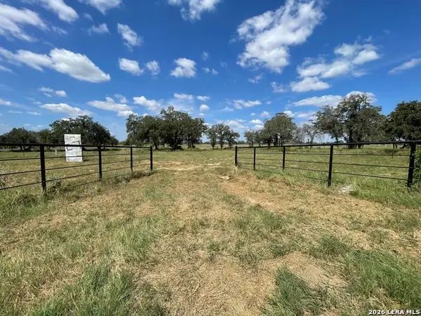 307 County Road 331, Floresville, TX 78114
