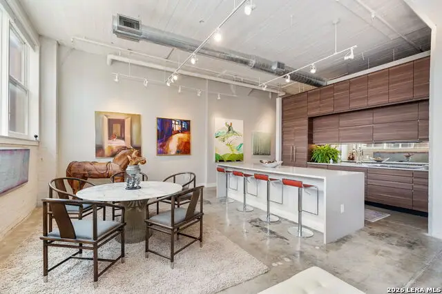 1401 S Flores St #201, San Antonio, TX 78204 - #2