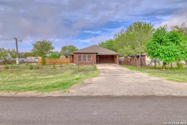 2211 N Knox St, Uvalde, TX 78801