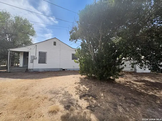 201 Slayden St, Yoakum, TX 77995 - #2