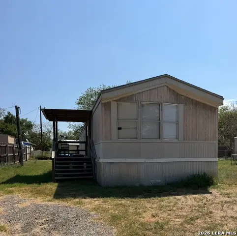 1606 The Lane St, Pleasanton, TX 78064