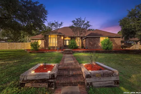 806 Mesquite, Karnes City, TX 78118