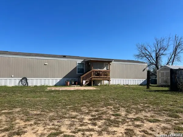 720 Sanches Ave, Pleasanton, TX 78064