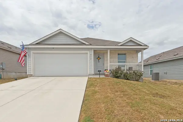 913 Riviera Ct, Seguin, TX 78155