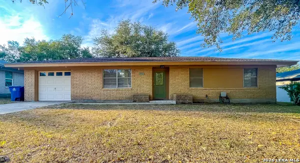 1407 Wren Ln, Beeville, TX 78102