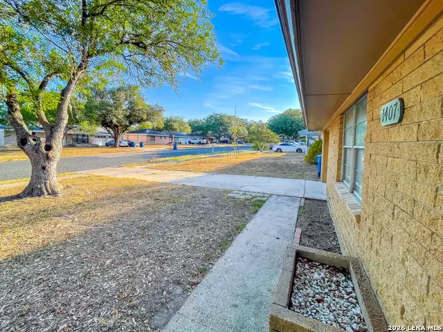 1407 Wren Ln, Beeville, TX 78102 - #2