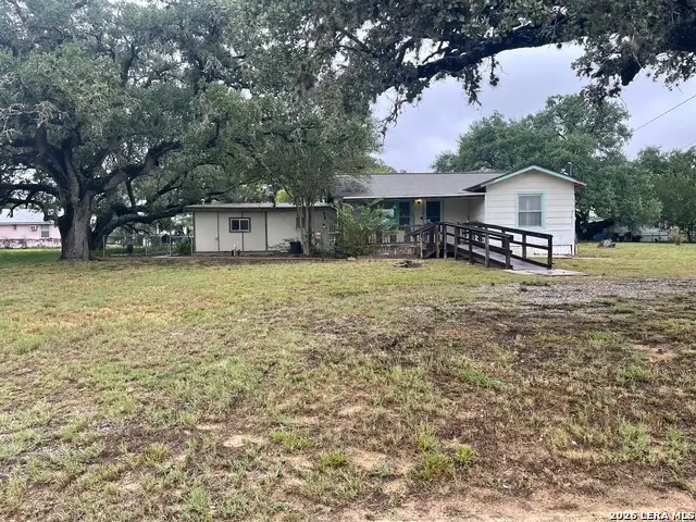 917 Market, Pleasanton, TX 78064 - #1