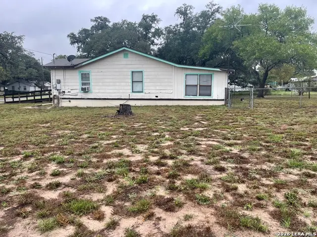 917 Market, Pleasanton, TX 78064 - #3