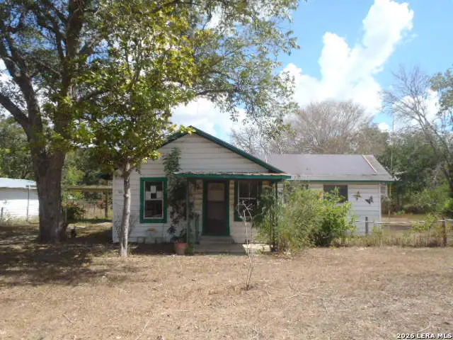 921 Pecan St, Seguin, TX 78155 - #2