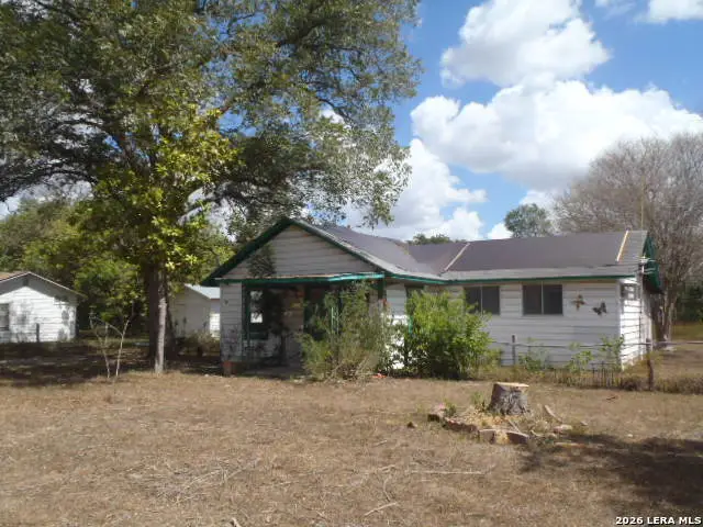921 Pecan St, Seguin, TX 78155 - #3