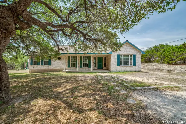 132 Forest Oaks Ln, Lakehills, TX 78063