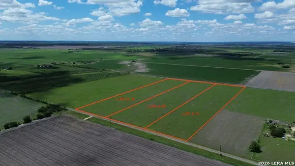 233 County Road 5717, Natalia, TX 78059