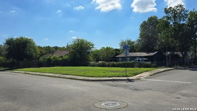 702 S San Eduardo Ave, San Antonio, TX 78237 - #2