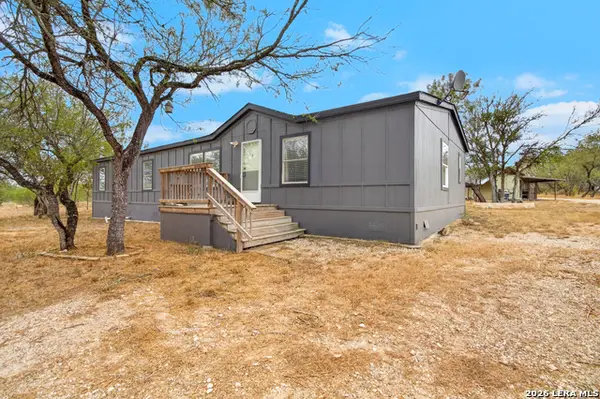 2398 County Road 306, Floresville, TX 78114