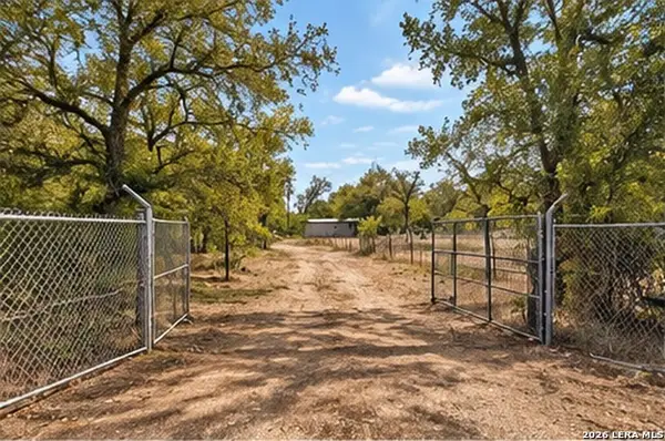 123 Oak Forest Ct, Cedar Creek, TX 78612