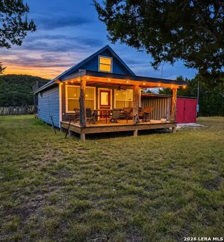 150 Hummingbird Ln, Uvalde, TX 78801