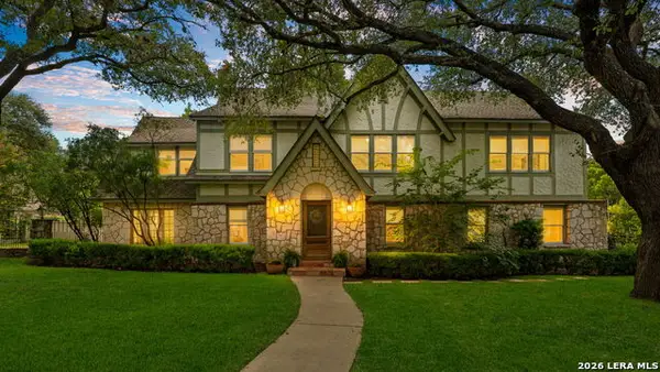 137 Park Dr, Olmos Park, TX 78212