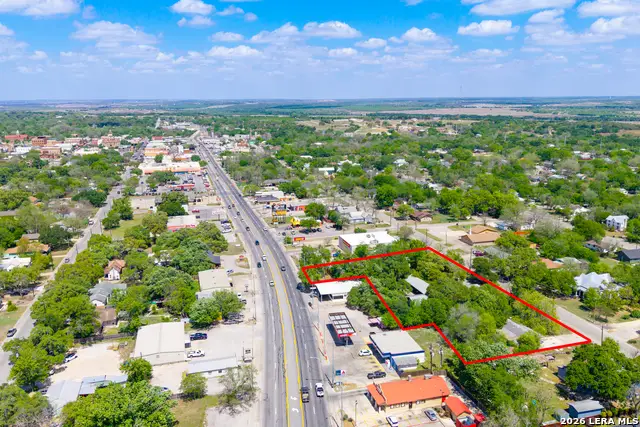 725 S Brazos St, Lockhart, TX 78644 - #1
