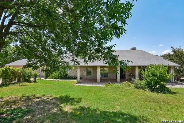 283 W Lacey Oak Pkwy, Kerrville, TX 78028