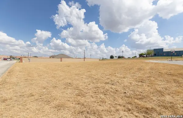 105 Juniors Pl, La Vernia, TX 78121