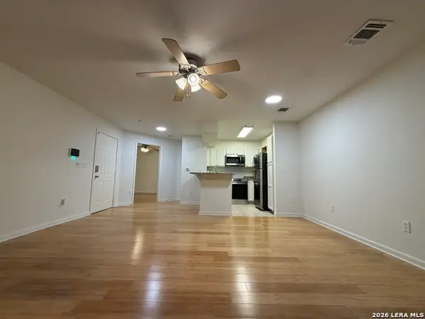 10527 Perrin Beitel Rd #BLDG E UNIT 105, San Antonio, TX 78217