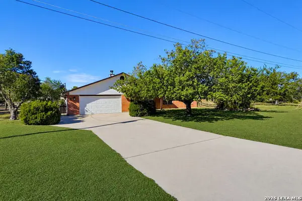 432 Knollwood Circle, Bandera, TX 78003