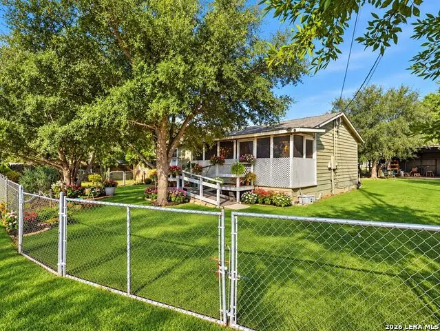 213 E 4th St, Elmendorf, TX 78112 - #2
