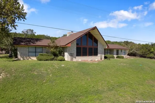 2044 Medina Hwy, Kerrville, TX 78028