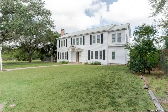 205 E Cleveland St, Beeville, TX 78102 - #3