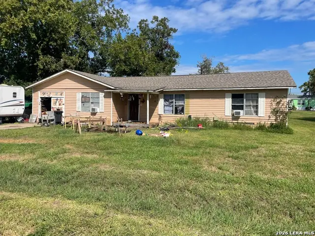206 E Beecher Ave, Palacios, TX 77465 - #1