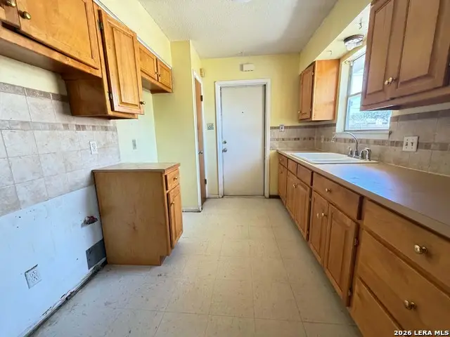 7127 Woodgate Dr, San Antonio, TX 78227 - #2
