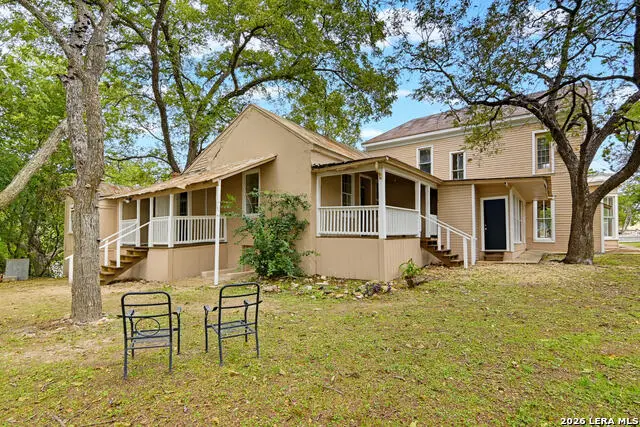 221 W Washington, Seguin, TX 78155 - #2