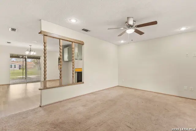 208 Brook St, Seguin, TX 78155 - #3