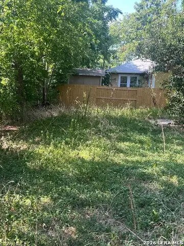 132 Orphan St, San Antonio, TX 78202