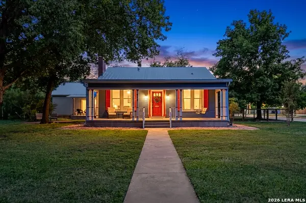 966 Bismark, Seguin, TX 78155