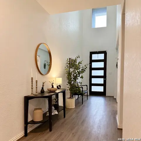727 Navarro St, New Braunfels, TX 78132 - #2