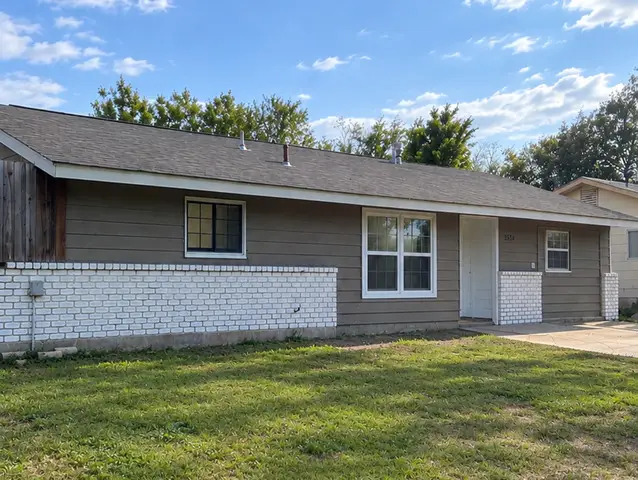 5234 Village Row, San Antonio, TX 78218 - #2