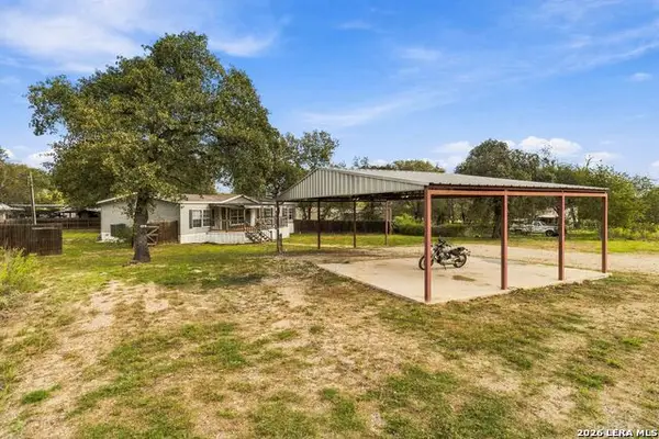 4811 Tree Bark, Elmendorf, TX 78112