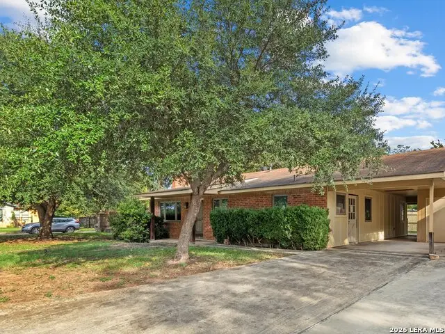 123 W Klingemann St, New Braunfels, TX 78130 - #2