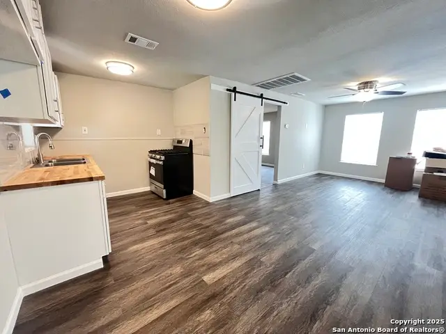 503 Grosvenor St, San Antonio, TX 78221 - #3