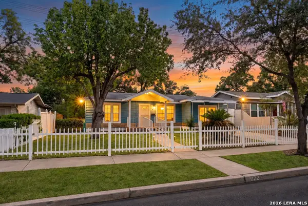 322 Edgebrook Ln, San Antonio, TX 78213