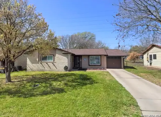 915 Horseshoe Trl, Universal City, TX 78148 - #1