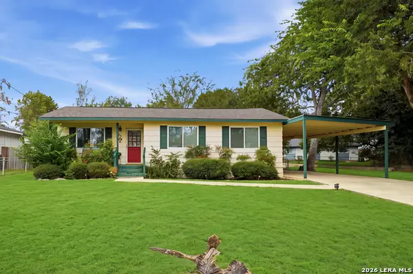 326 E Theissen St, Boerne, TX 78006