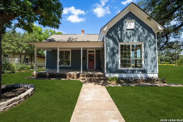 904 17th St, Hondo, TX 78861 - #1